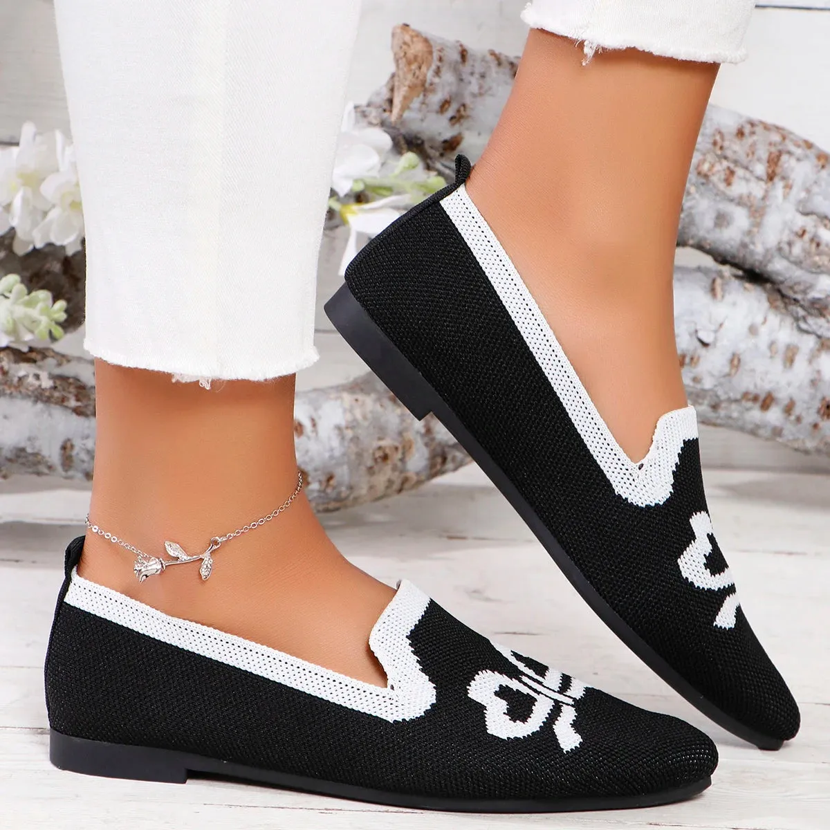 Bow Design Embroidered Pointed Toe Flat