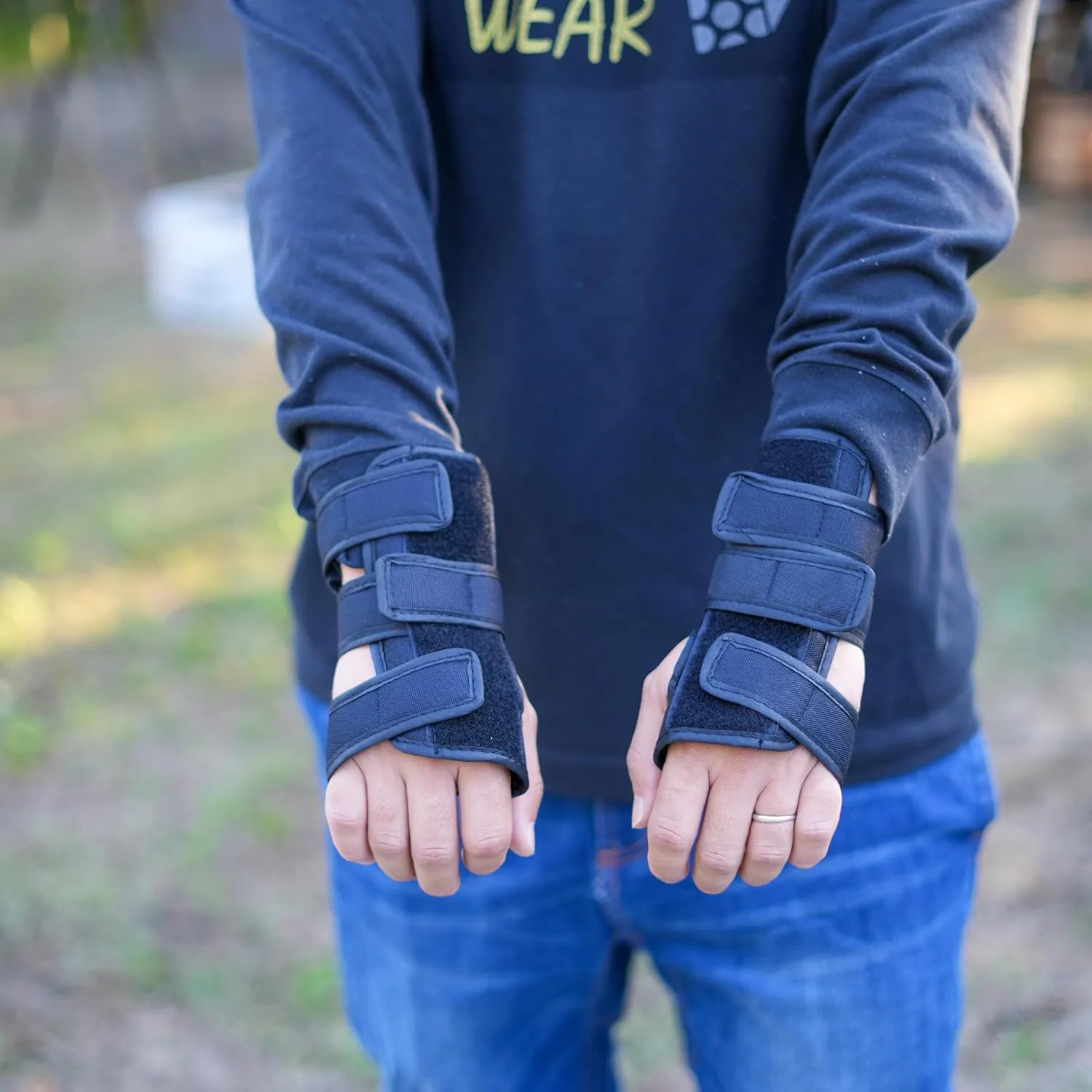 Elos Protective Gear Set: Knee Pads, Wrist Guards, Elbow Pads - Comfortable & Adjustable for Adults & Kids, Ideal for Skating, Biking, Scooter, Rollerblade & More