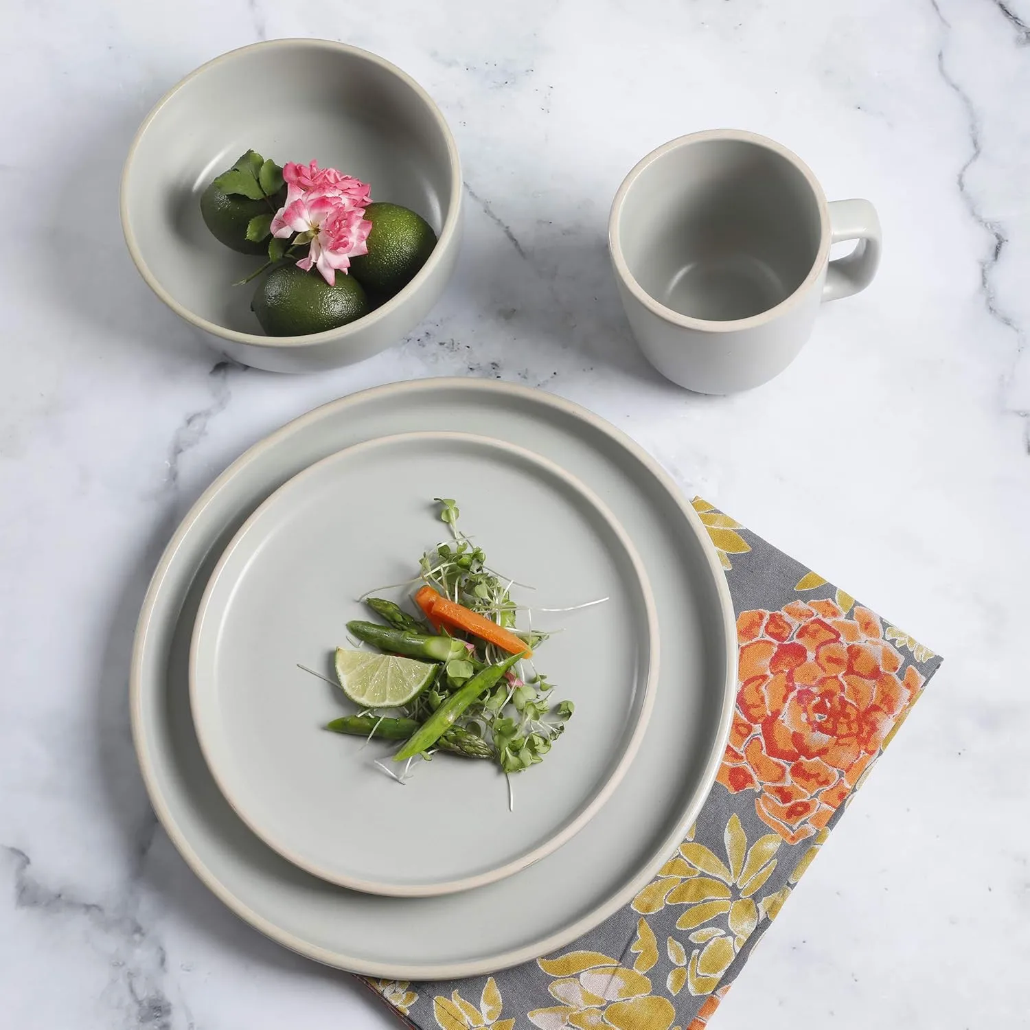 Gibson Home Zuma 16 Piece Round Kitchen Dinnerware Set, Dishes, Plates, Bowls, Mugs, Service for 4, Matte Stoneware, Light Grey