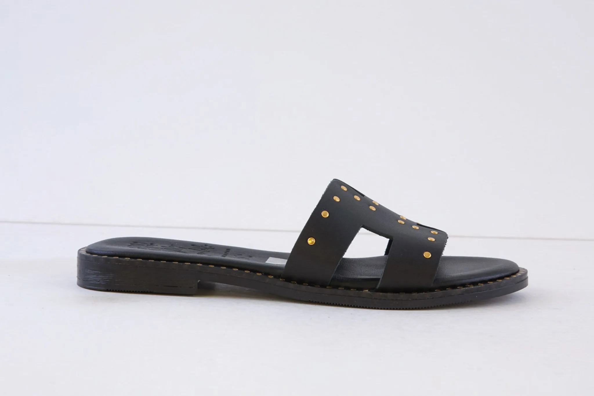 OH MY SANDALS - 5576 FLAT MULE WITH STUD DETAIL - BLACK