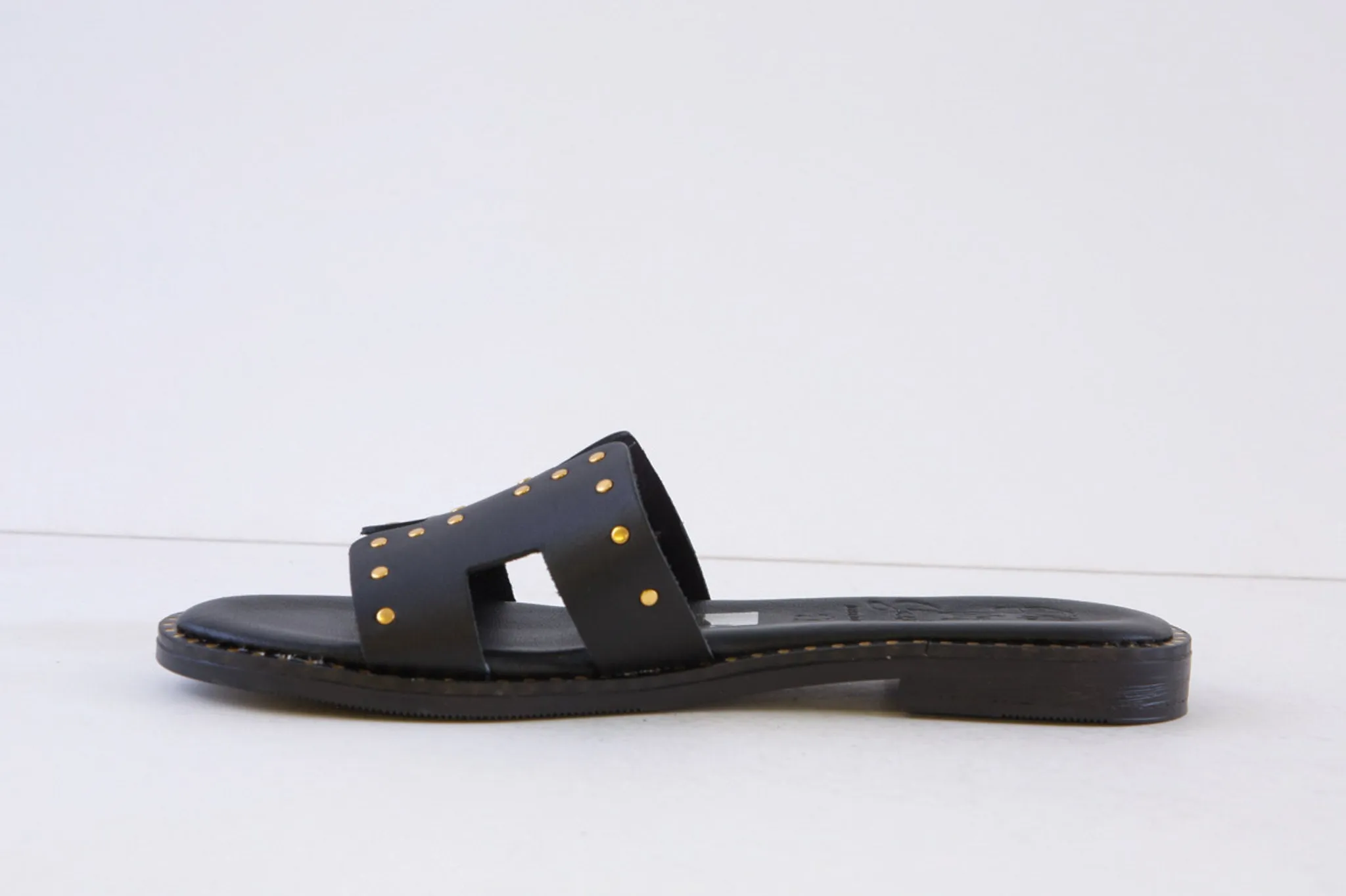 OH MY SANDALS - 5576 FLAT MULE WITH STUD DETAIL - BLACK