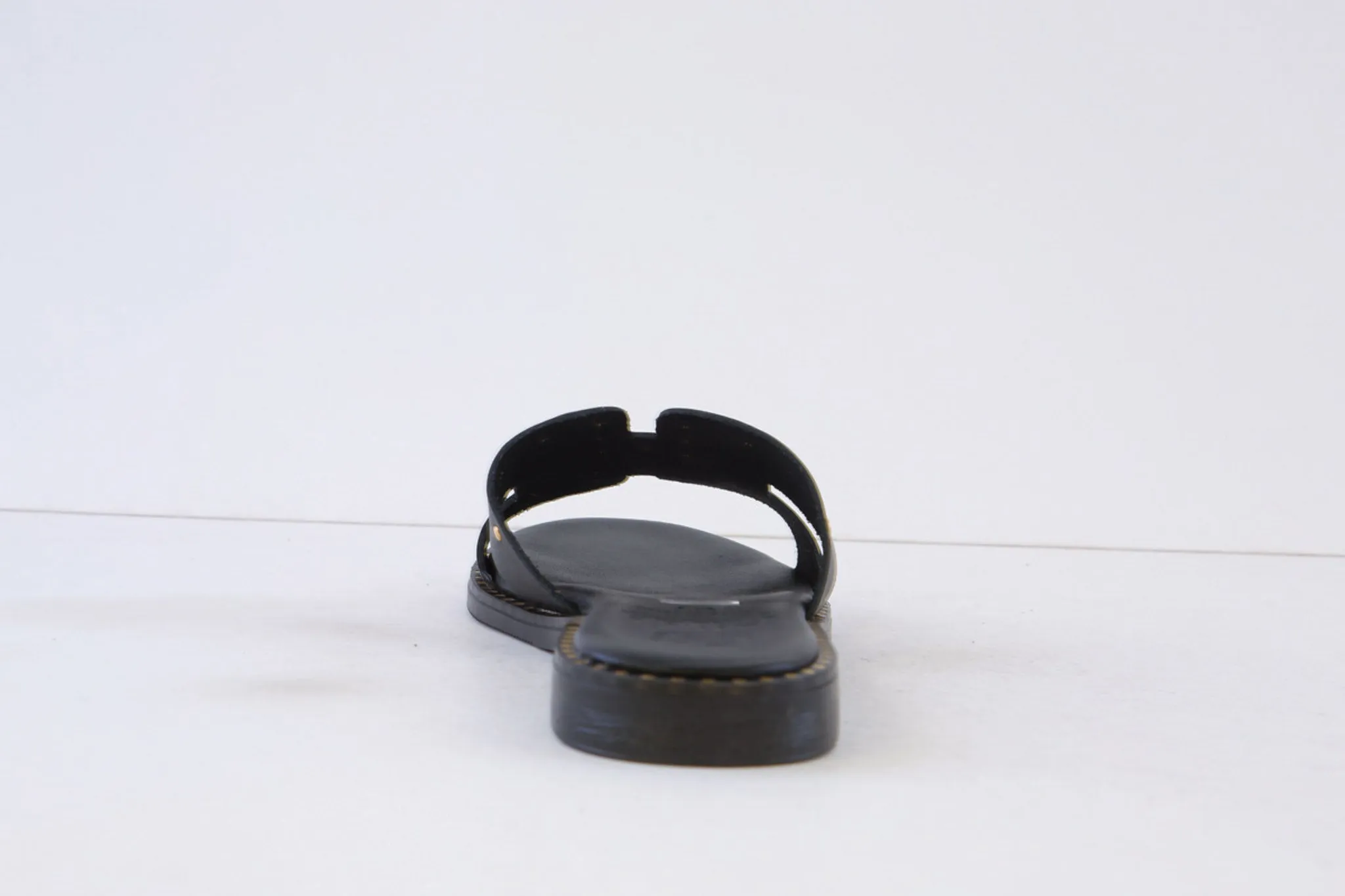 OH MY SANDALS - 5576 FLAT MULE WITH STUD DETAIL - BLACK