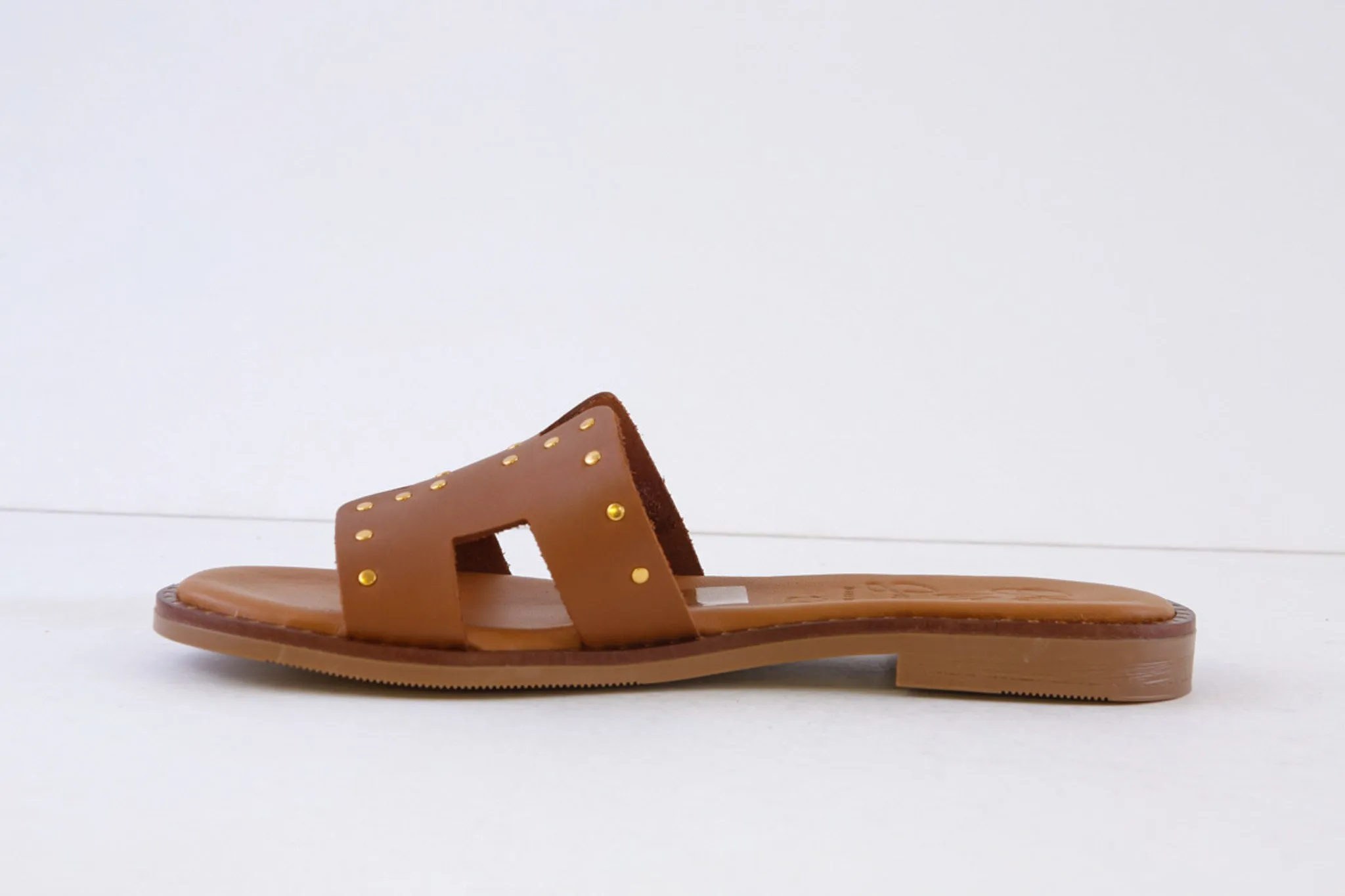 OH MY SANDALS - 5576 FLAT MULE WITH STUD DETAIL - TAN