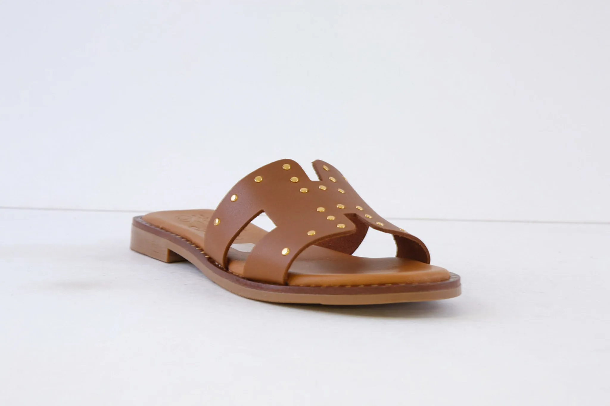 OH MY SANDALS - 5576 FLAT MULE WITH STUD DETAIL - TAN