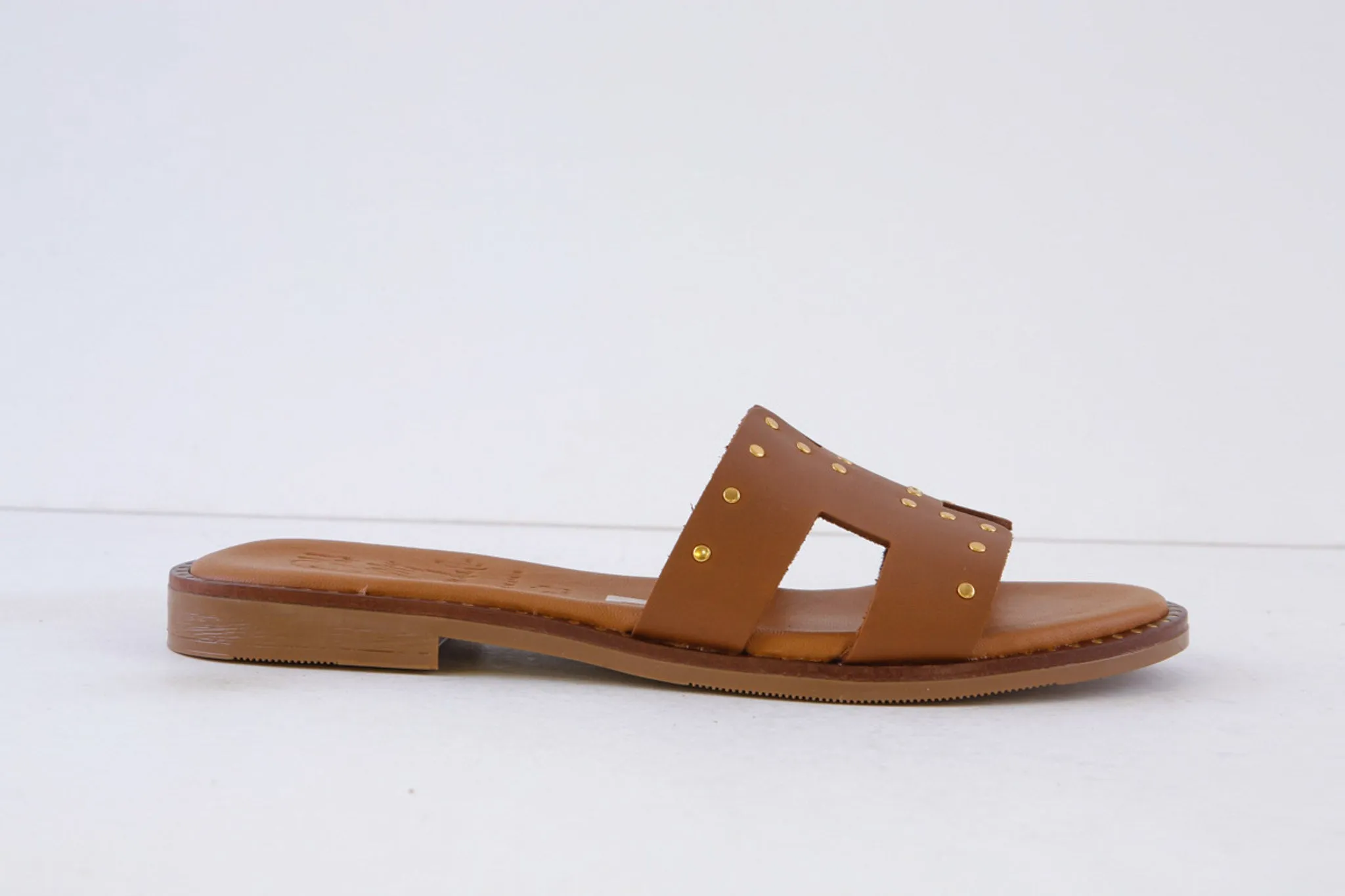 OH MY SANDALS - 5576 FLAT MULE WITH STUD DETAIL - TAN