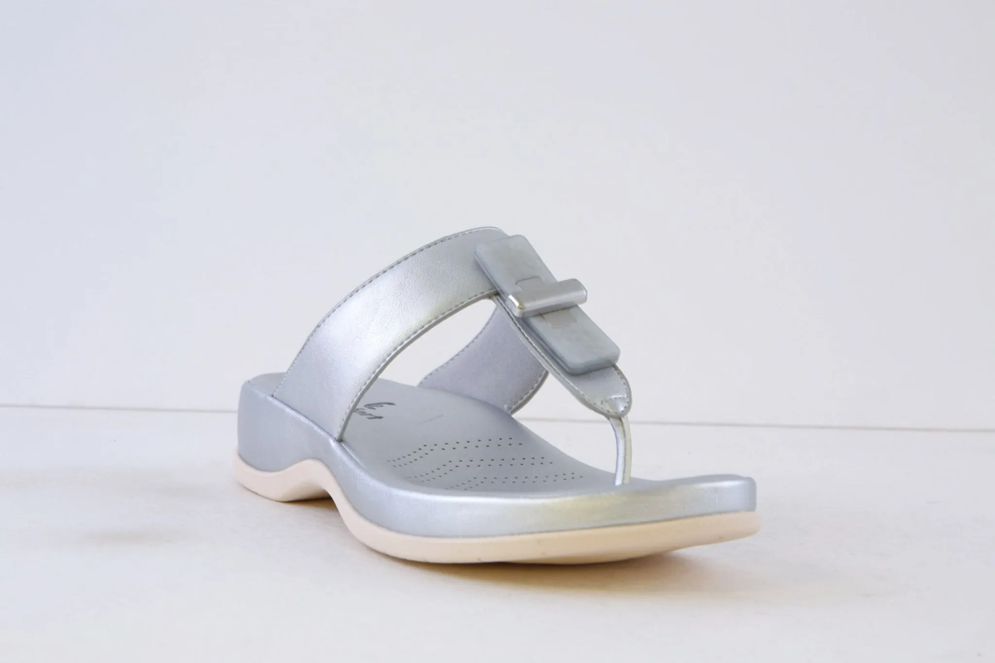 P-COMFORT - WW1654 TOE-POST MULE - SILVER