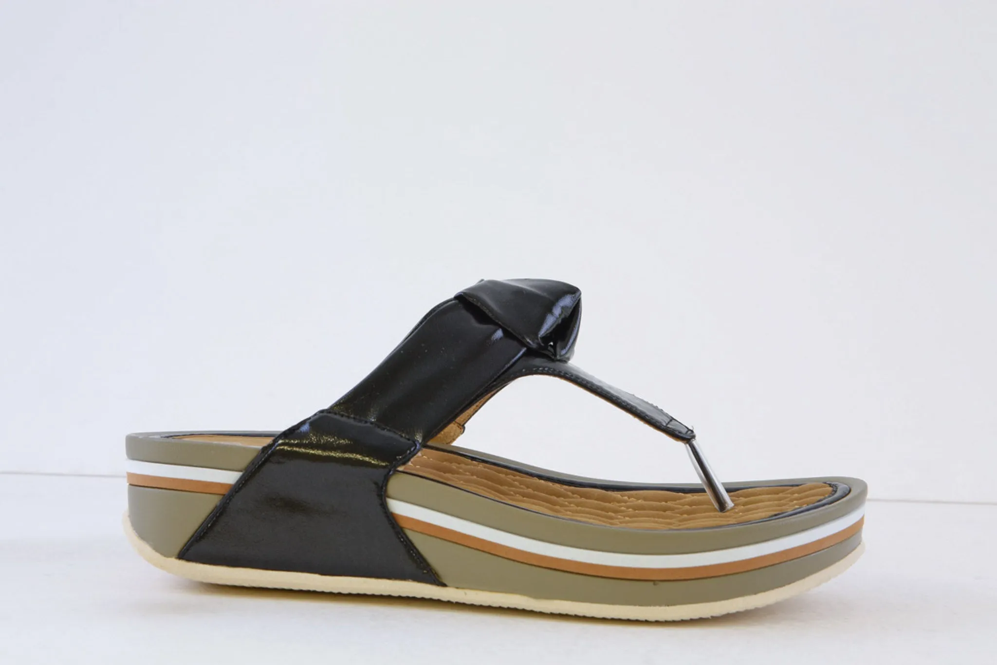 P-COMFORT - WW1660 KNOT TRIM WEDGE TOE-POST MULE - BLACK