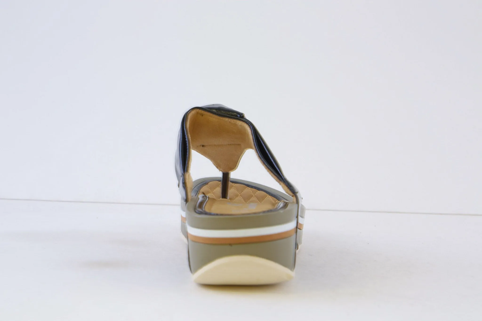 P-COMFORT - WW1660 KNOT TRIM WEDGE TOE-POST MULE - BLACK