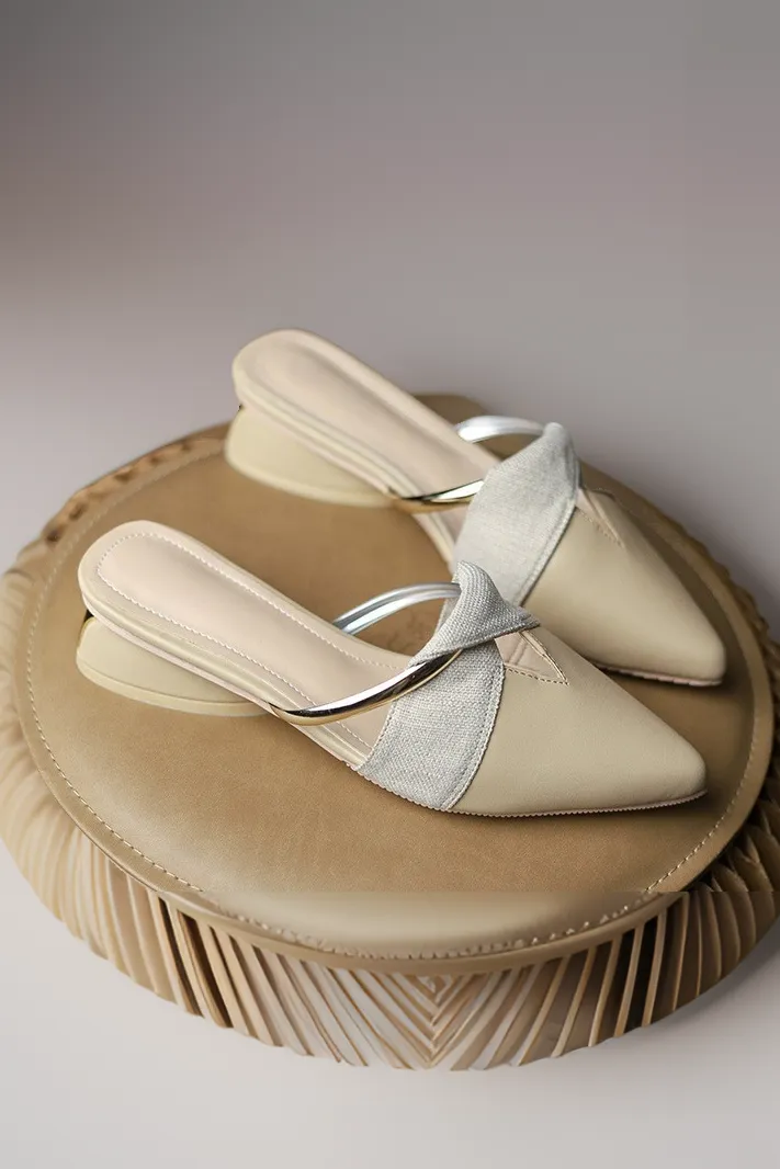 Pointed toe half-cup flat shoes