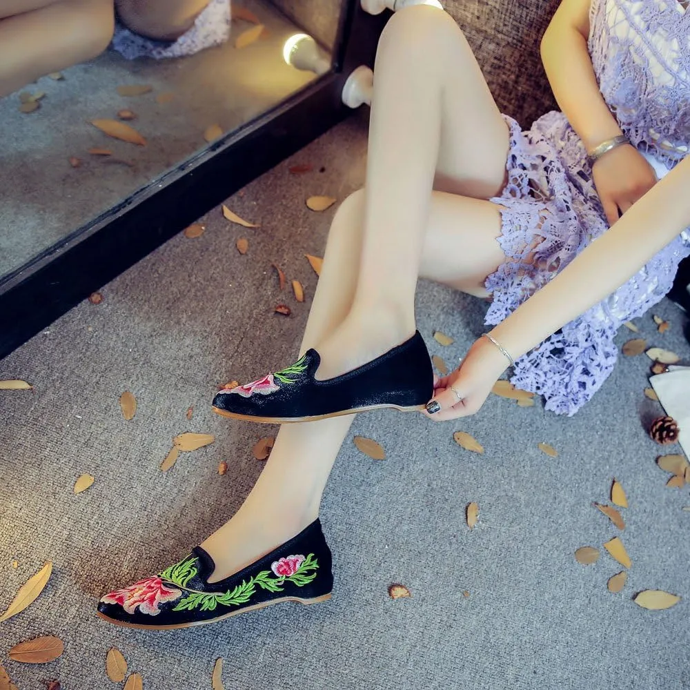 Qhome Women's Chinese Peony Floral Embroidery Pointed-Toe Comfortable Satin Casual Mules Flat Shoes