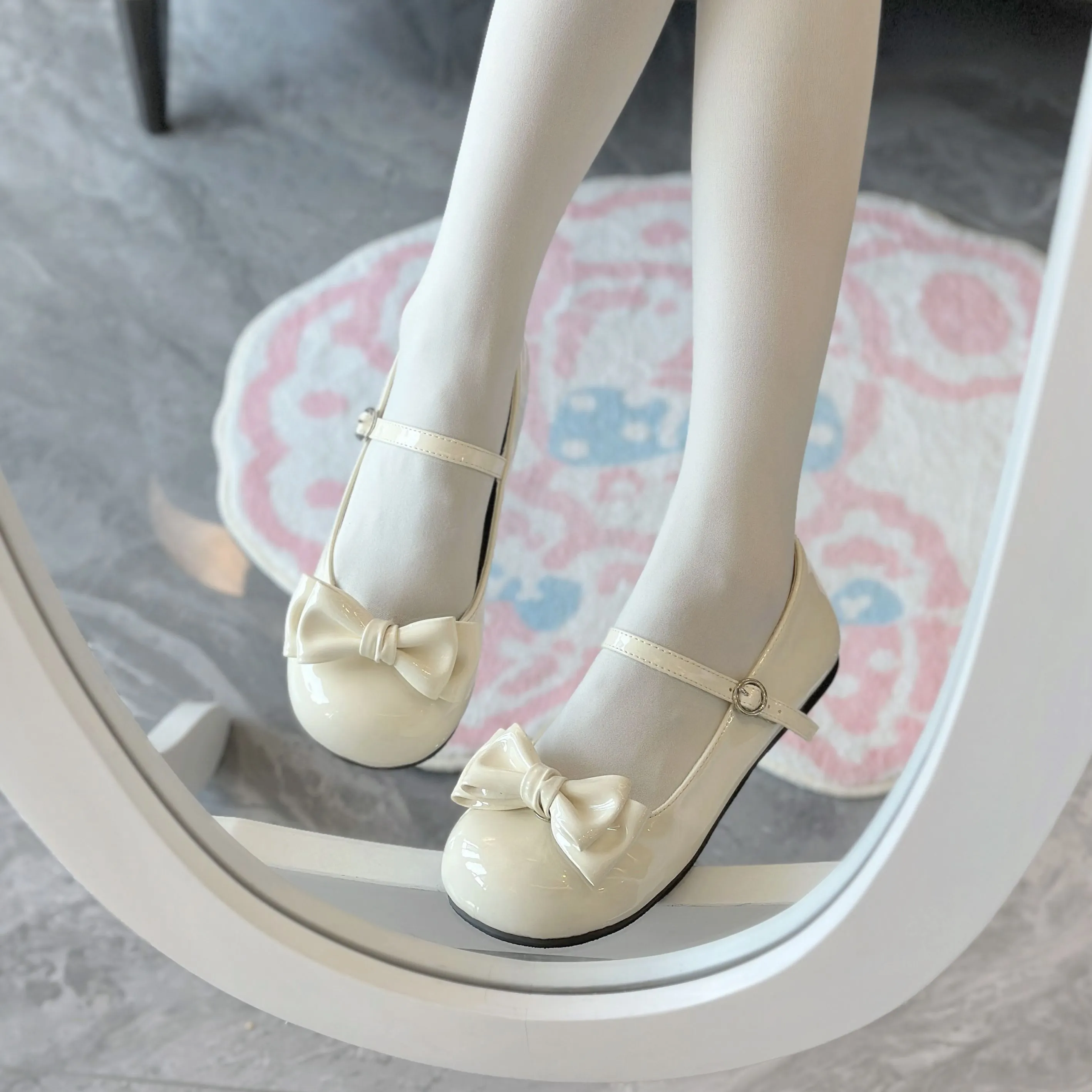 Round Toe Shoes with Removable Bow