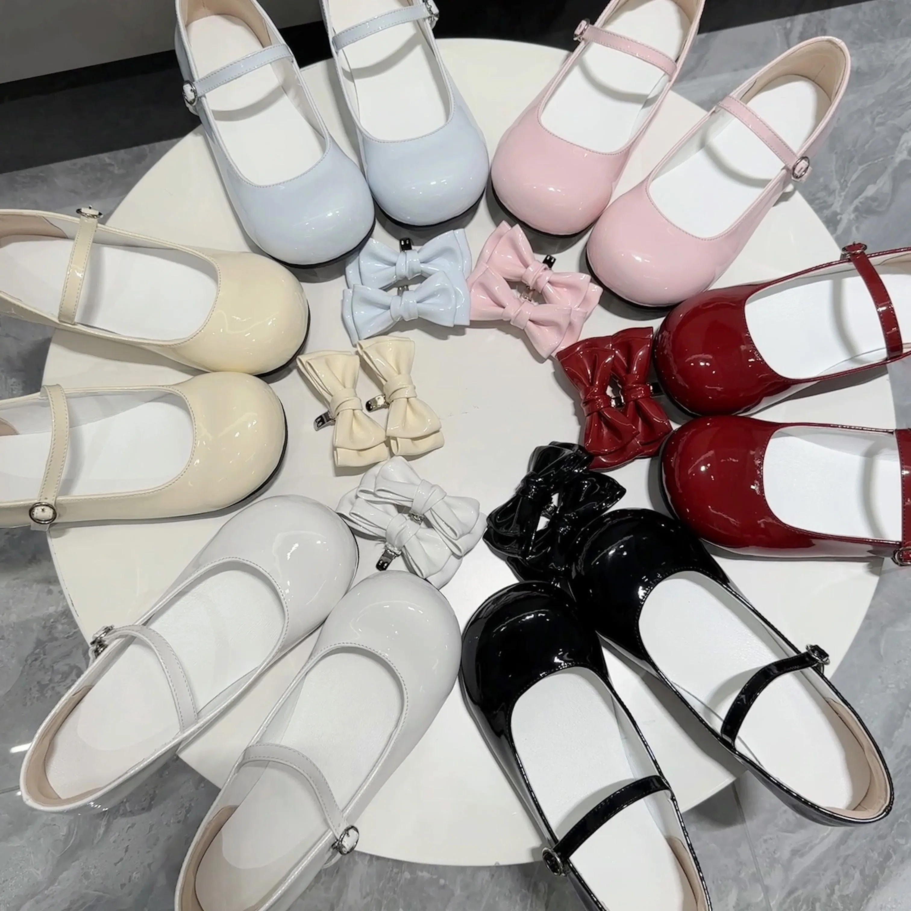 Round Toe Shoes with Removable Bow