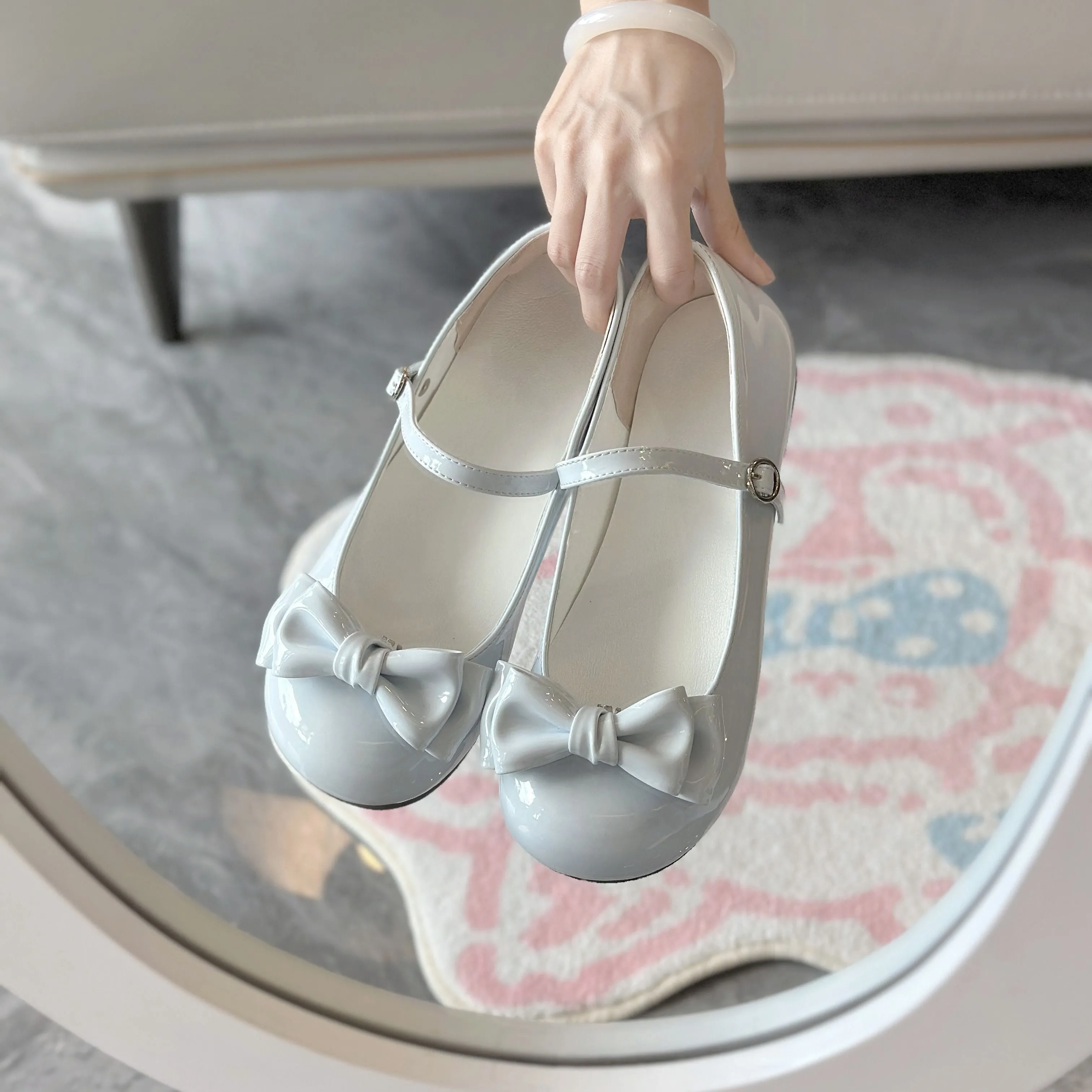 Round Toe Shoes with Removable Bow