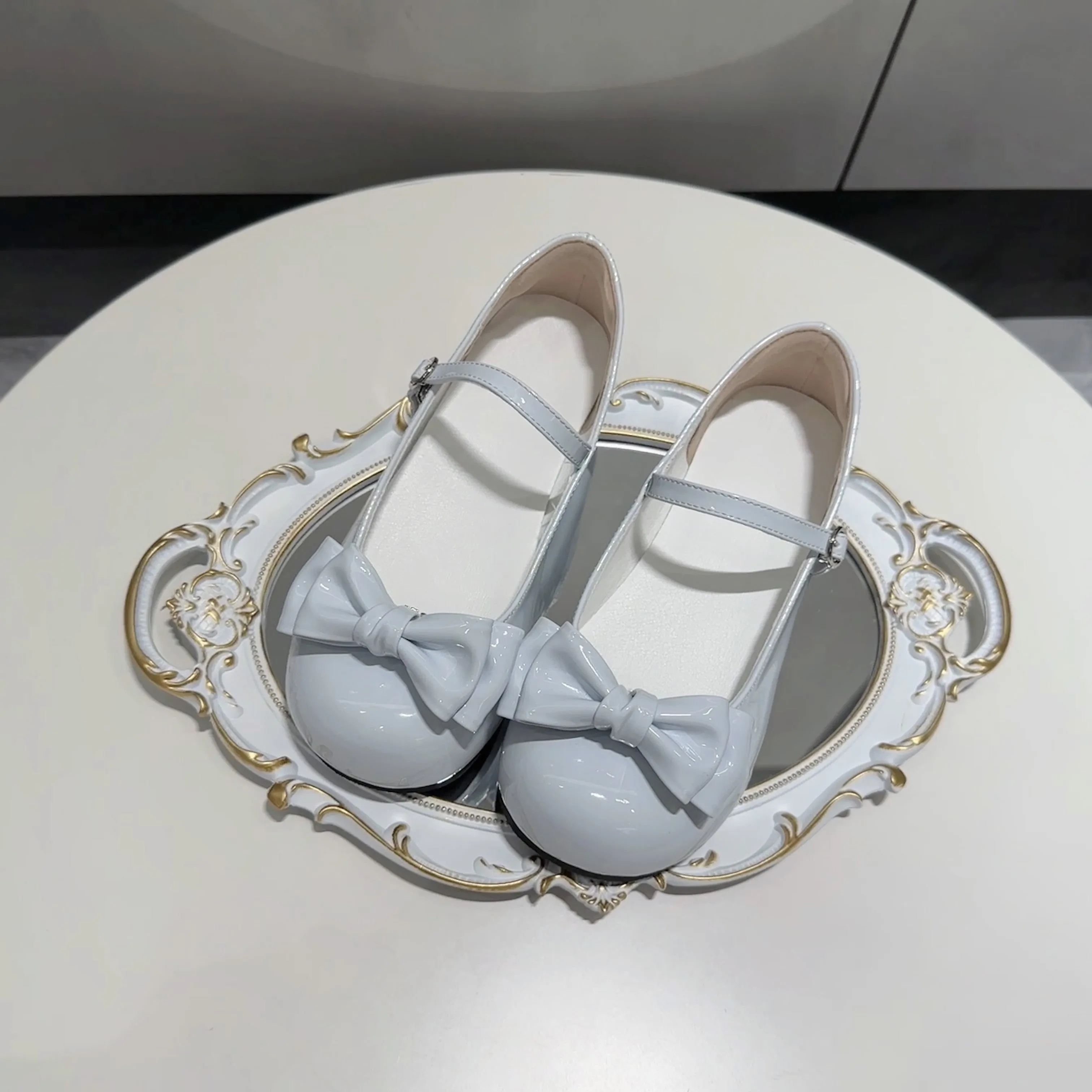 Round Toe Shoes with Removable Bow