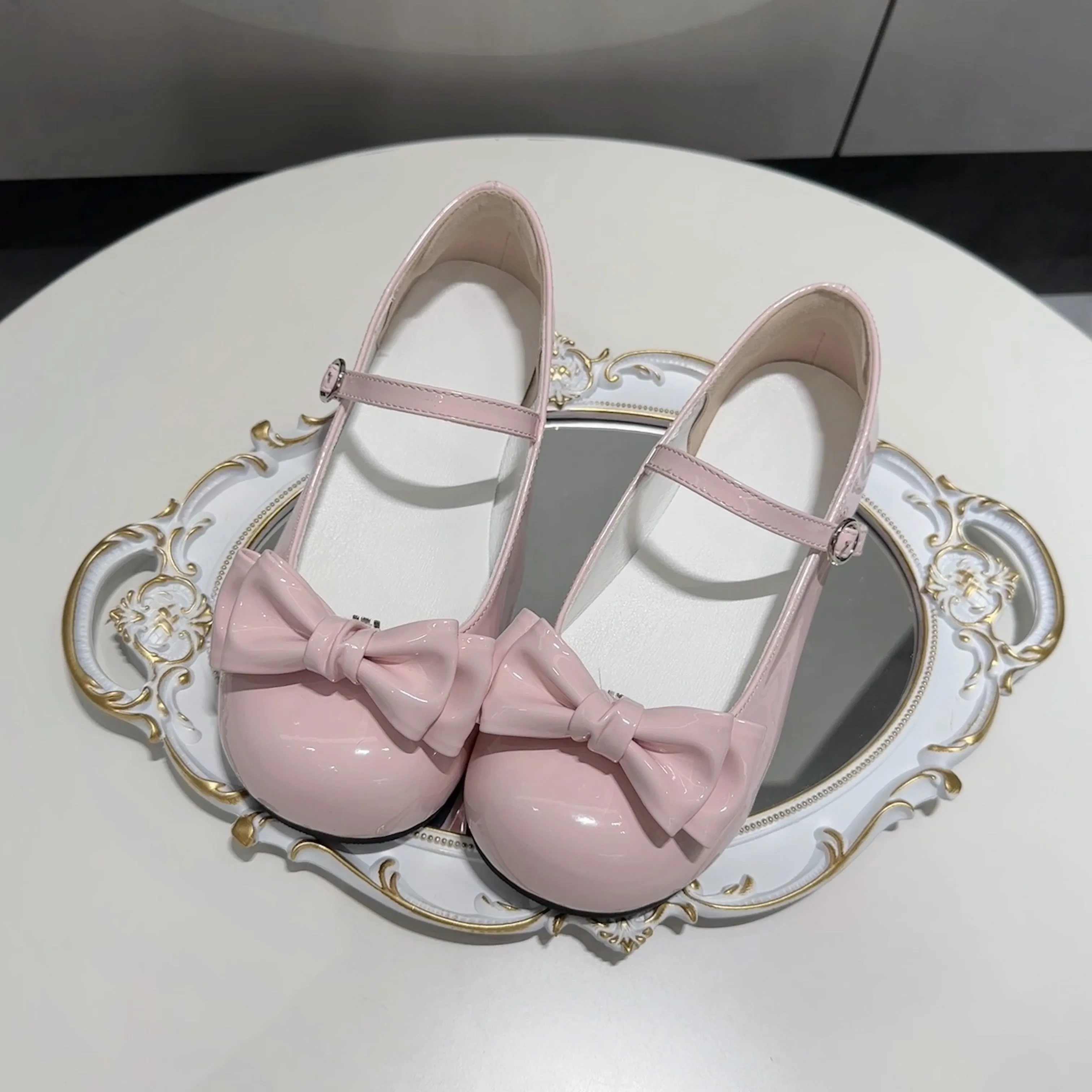Round Toe Shoes with Removable Bow