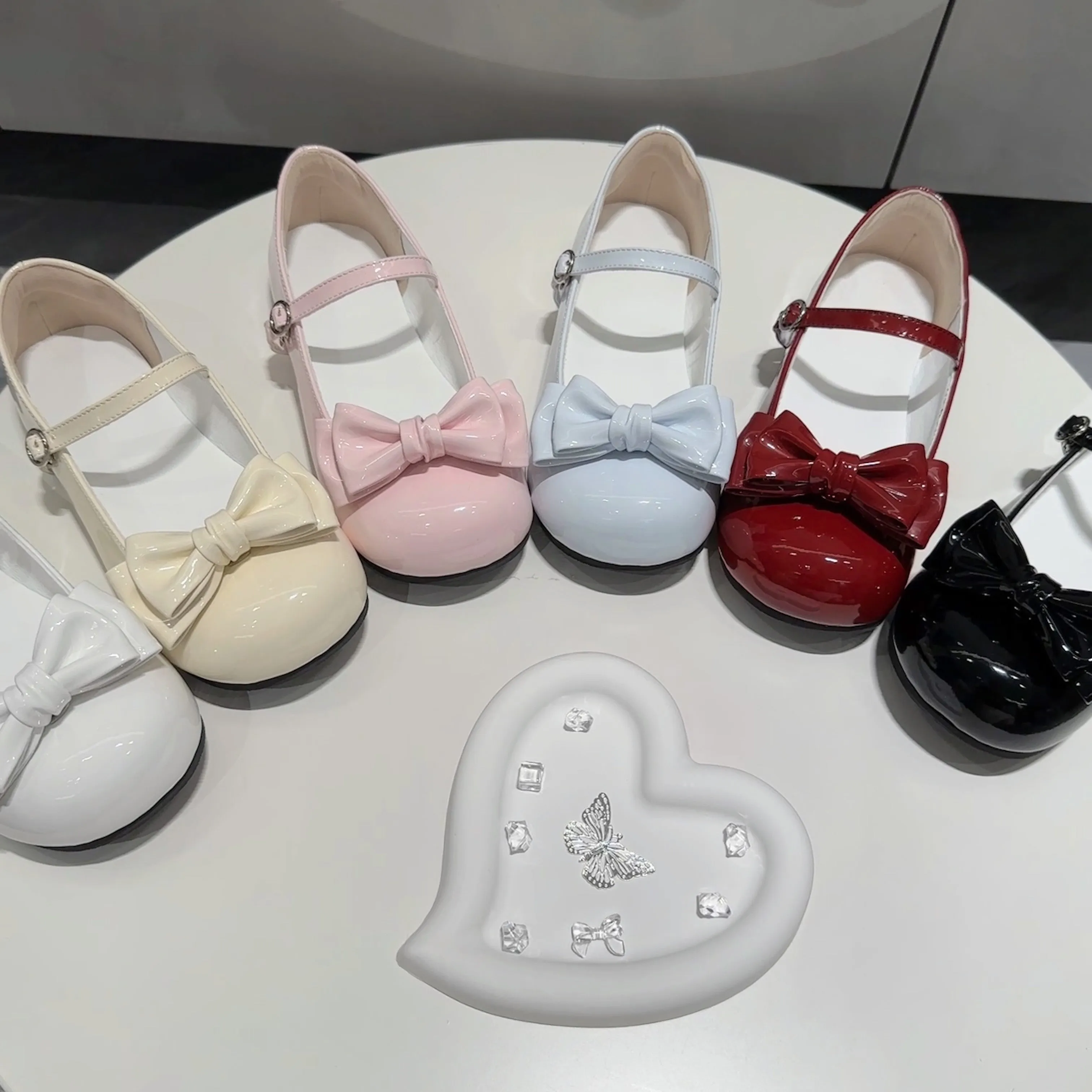Round Toe Shoes with Removable Bow