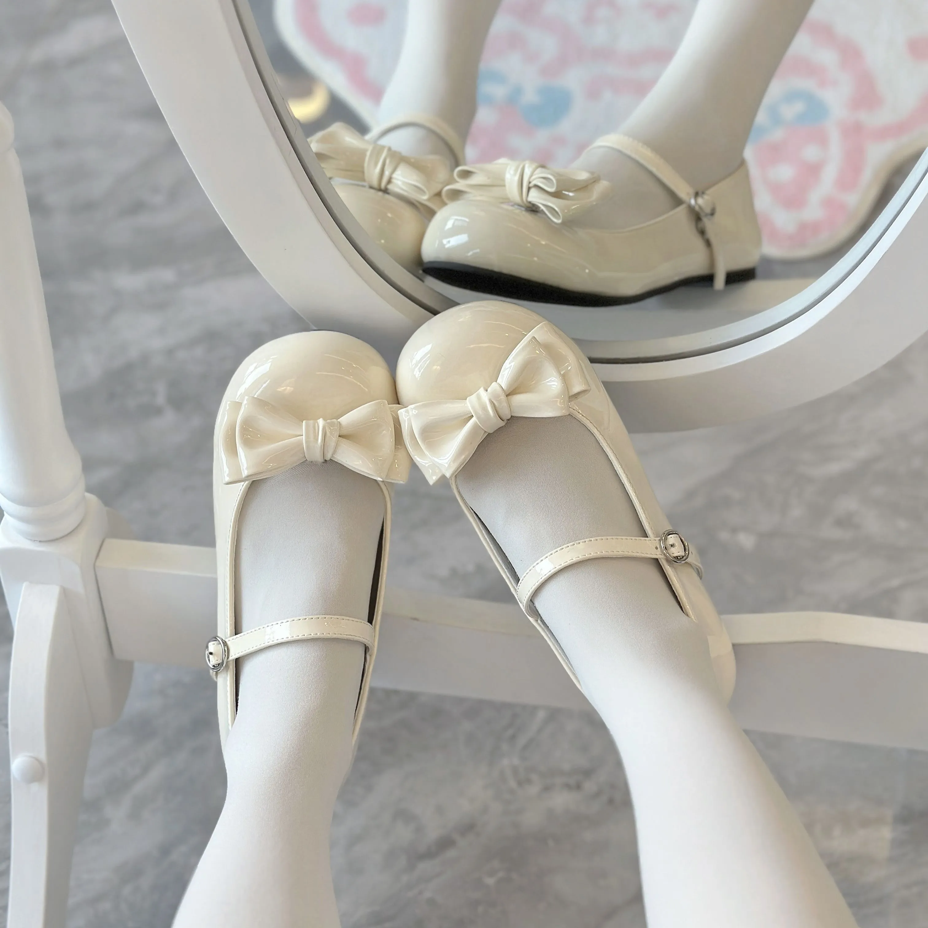 Round Toe Shoes with Removable Bow