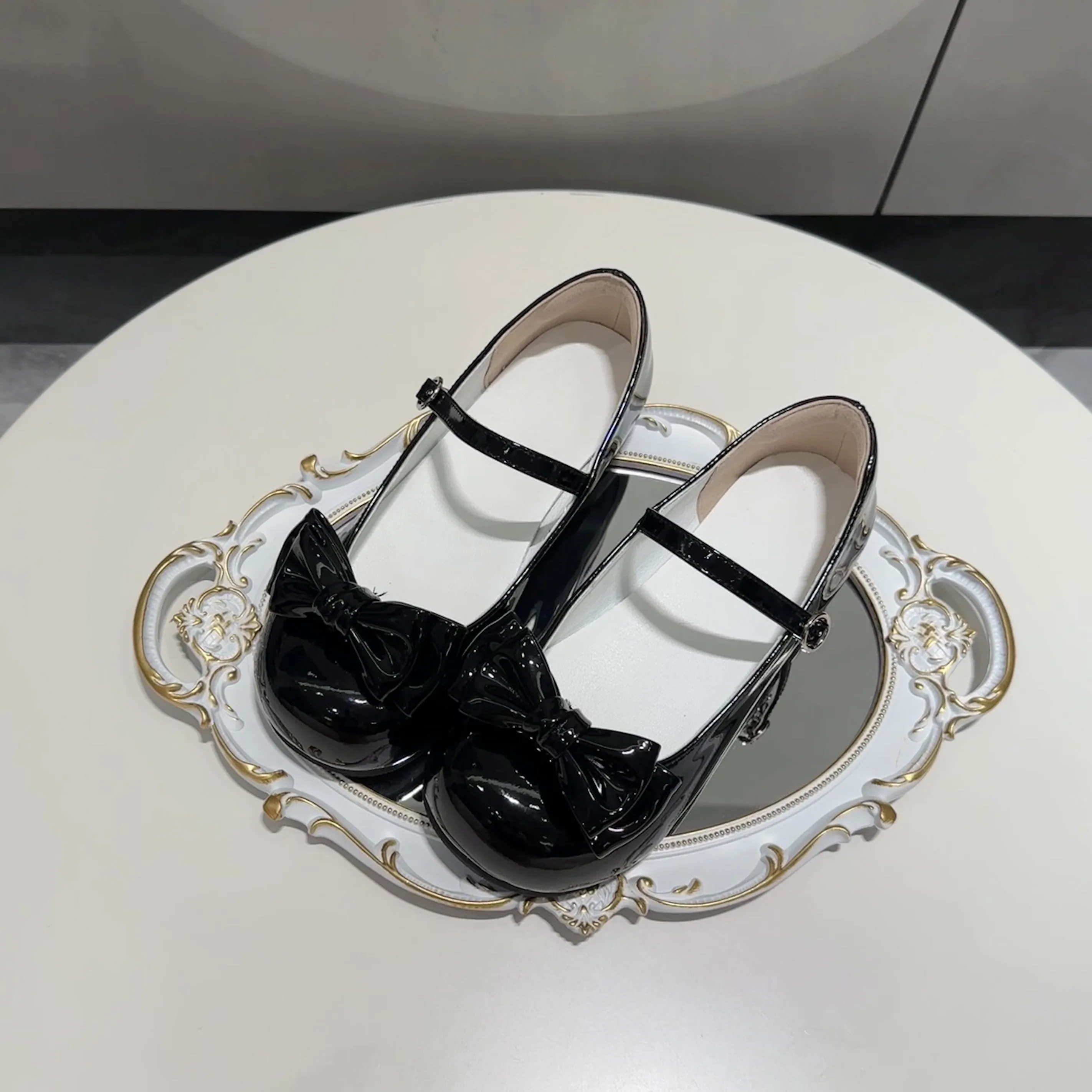 Round Toe Shoes with Removable Bow
