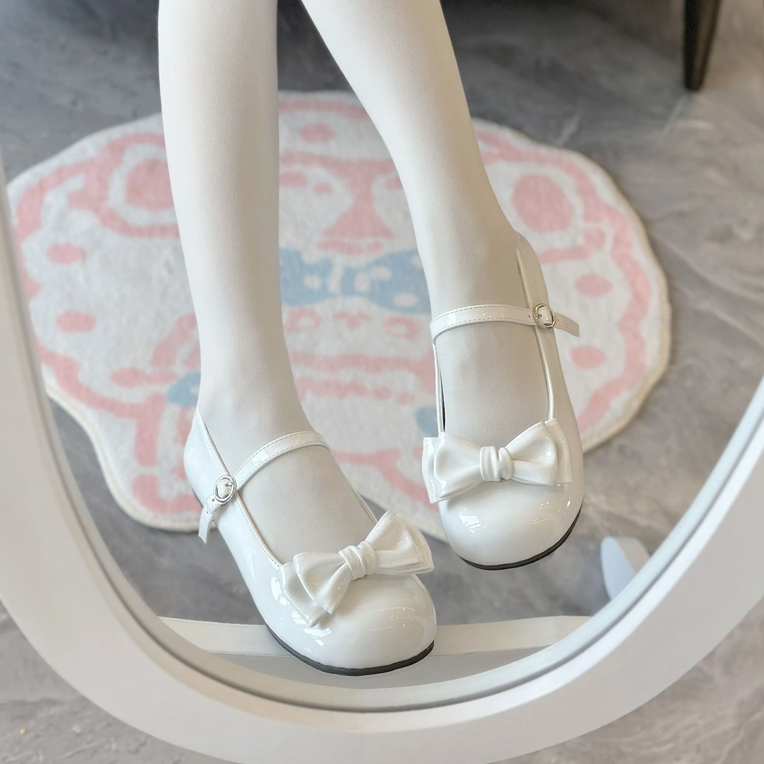 Round Toe Shoes with Removable Bow