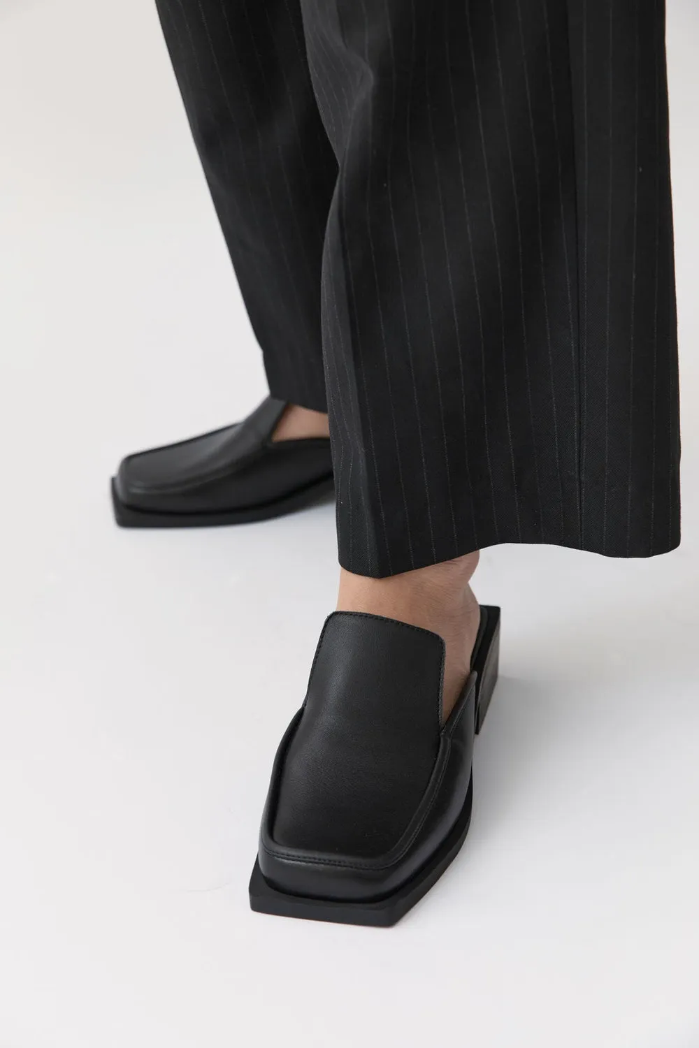 St Agni | Square Toe Mule - Black